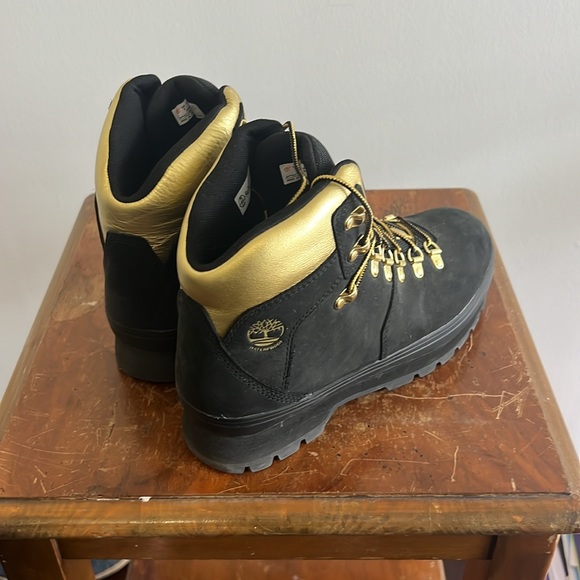 Timberland Boots .  Size 9 - Picture 2 of 4